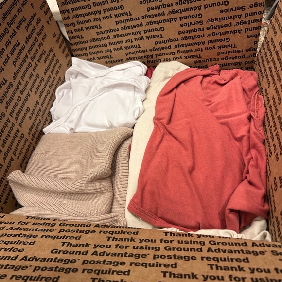 $25 Mystery Clothing Bundle ✨ 27 Items | Women’s Size Large - Picture 2 of 3